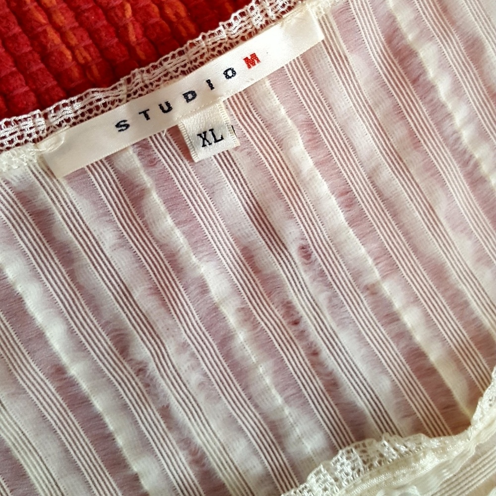 STUDIO M Sheer ruffled top - Picture 3 of 5